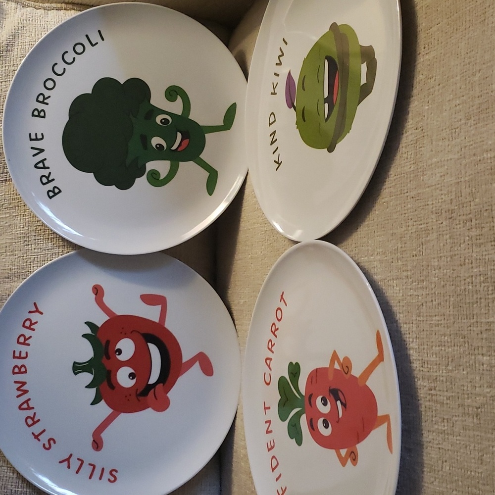 Playful Friends 4 pc Kids Plates